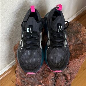 Brooks Levitate Running Shoes